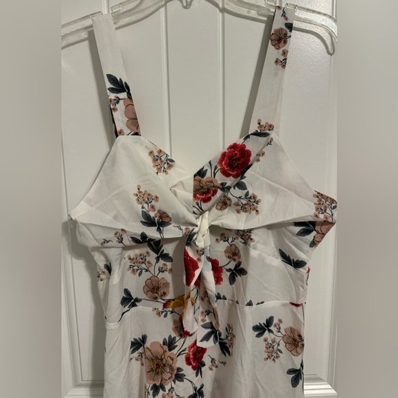 Dressfo white floral dress. - Picture 2 of 5